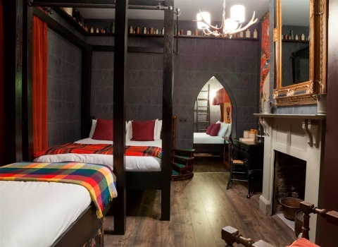 Harry Potter Hotel, London. Отель посвятил две комнаты миру Гарри Поттера. 