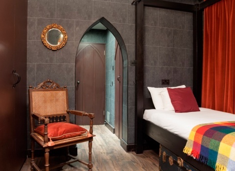 Harry Potter Hotel, London. Хорошая возможность окунуться в мир волшебства, начав, свое посещение Лондона с отеля Harry Potter Hotel.