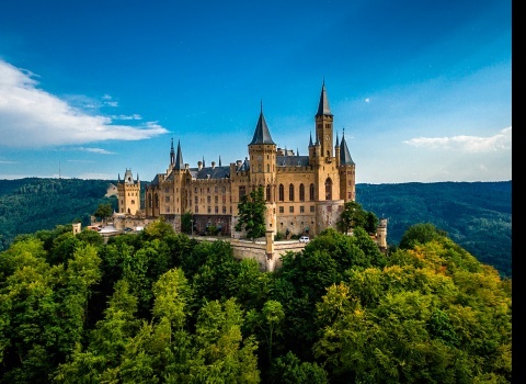 Замок Гогенцоллерн (Burg Hohenzollern), Германия. Расположен на вершине горы Гогенцоллерн на высоте 855 метров.