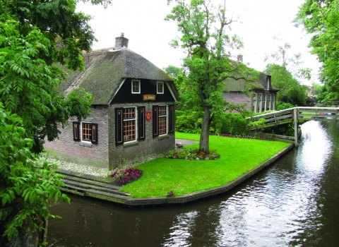 Гитхоорн (Giethoorn) (Нидерланды). Идеальные газоны